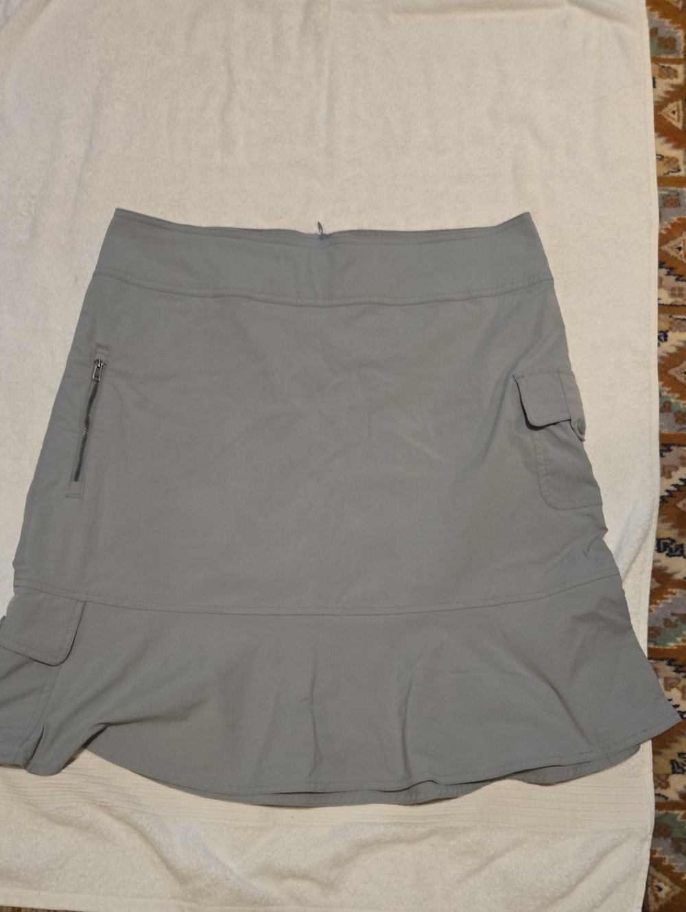 Royal Robbins Light Gray A-Line Skirt with Pocket Details